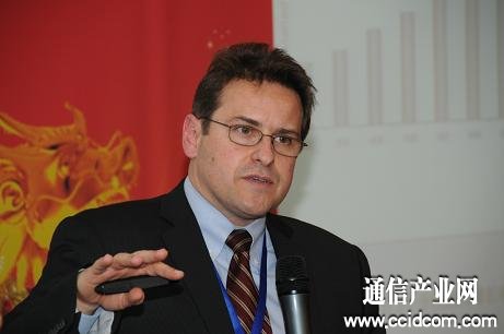 IBMϵ�y(t��ng)�c�Ƽ���ȫ�����C�N�۸�����Paulo Carvao�ڴ���������}���v 