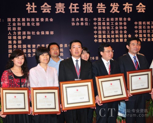 �Ϻ�ؐ���hί����ӛ����(zh��)�и�����ꐂ����I(l��ng)ȡ�C��