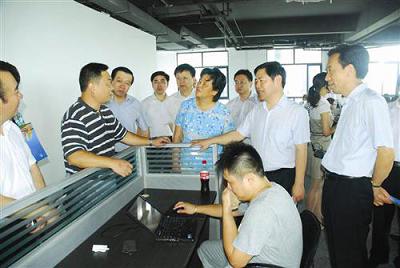 ��ͨ�аl(f��)չ����(w��)����a(ch��n)�I(y��)�F(xi��n)���^Ħ���M(j��n)��(hu��)